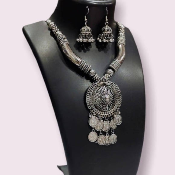 Necklace with earrings - Picture 15 of 16